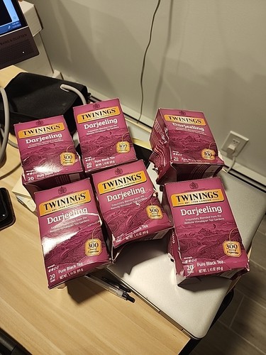 Twinings pure black tea - black,